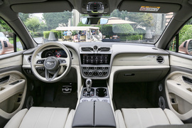   2022款宾利添越 4.0T V8 长轴距首发限量版