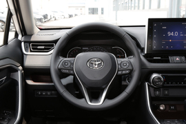   2022款丰田RAV4荣放 2.0L CVT四驱尊贵版