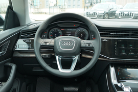   2022款奥迪Q8 45 TFSI 豪华动感型