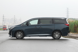   2023款广汽传祺M8 领秀系列 390T 至尊版