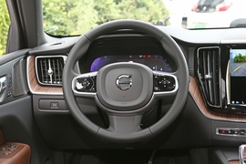   2023款沃尔沃XC60 B5 四驱智远豪华版