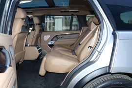   2023款路虎揽胜 3.0 L6 400PS 典范加长版