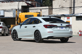   2023款本田思域 2.0L eHEV 劲速版
