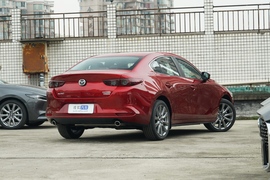   2022款马自达3 昂克赛拉 2.0L 自动质雅版