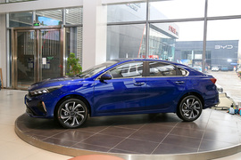  2023款起亚K3 1.5L CVT尊贵版