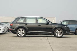   2023款奥迪Q7 45 TFSI quattro S line运动型