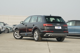   2023款奥迪Q7 45 TFSI quattro S line运动型