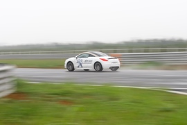   试驾标致全新RCZ和RCZR