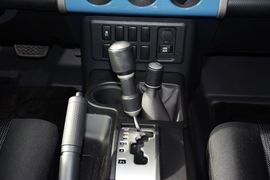   2013款丰田FJ酷路泽4.0L