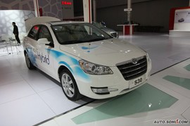 风神S30 BSG广州车展实拍