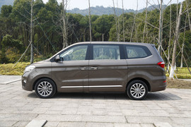   2015款华颂7 2.0T自动旗舰型试驾实拍