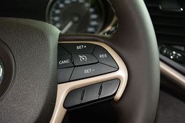   2014款Jeep自由光2.4L豪华版
