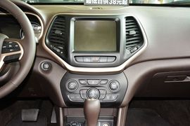  2014款Jeep自由光2.4L豪华版