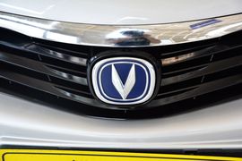2015款长安悦翔V7 1.6L手动乐享型