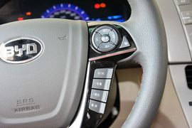   2015款比亚迪M6 2.4L自动豪华型