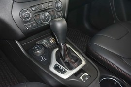   2014款Jeep自由光2.4L高性能版
