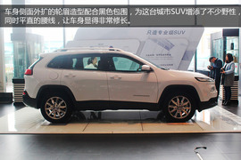   最越野的城市SUV　长沙拍国产JEEP自由光