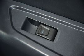 2016款海马V70 2.0L手动舒适型6座