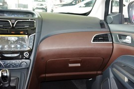 2016款海马V70 2.0L手动舒适型6座