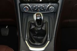 2016款海马V70 2.0L手动舒适型6座