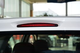 2016款海马V70 2.0L手动舒适型6座