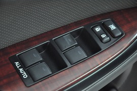  2010款一汽丰田皇冠2.5L Royal真皮天窗版