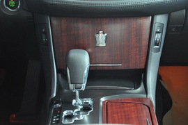   2010款一汽丰田皇冠2.5L Royal真皮天窗版