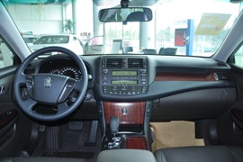   2010款一汽丰田皇冠2.5L Royal真皮天窗版