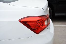 2016款比亚迪秦EV300尊荣型