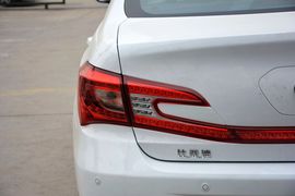 2016款比亚迪秦EV300尊荣型