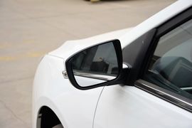 2016款比亚迪秦EV300尊荣型