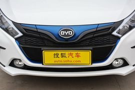 2016款比亚迪秦EV300尊荣型
