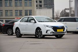 2016款比亚迪秦EV300尊荣型