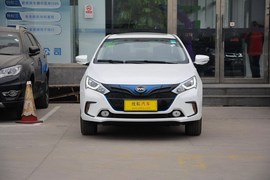 2016款比亚迪秦EV300尊荣型