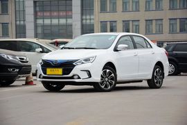 2016款比亚迪秦EV300尊荣型