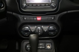   Jeep自由侠75周年 成都车展实拍