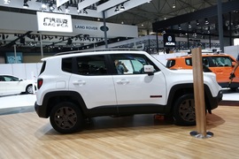   Jeep自由侠75周年 成都车展实拍