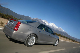   2011款凯迪拉克SLS赛威2.0T试驾