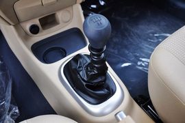   2011款雅绅特1.4GL 手动舒适型到店实拍