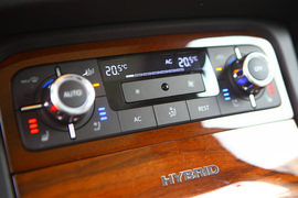   2011款大众途锐Hybrid混合动力版试驾实拍