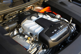   2011款大众途锐Hybrid混合动力版试驾实拍
