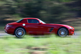 2010款奔驰SLS AMG试驾实拍