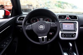 2011款大众EOS 2.0TSI手自一体黑顶版