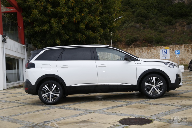 2017款标致5008 1.