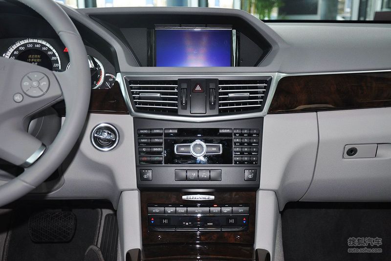 2012款北京奔驰e200l cgi优雅型 - 中控台车辆提供:北京波士瑞达汽车