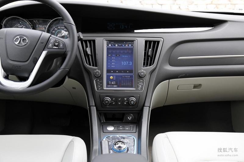 北汽新能源北汽新能源eu图片】_2017款 eu260 乐享版_黑色/灰色_内饰