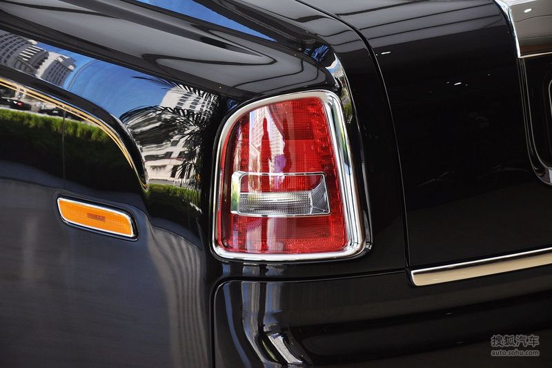 2013款劳斯莱斯幻影67l加长版尾灯