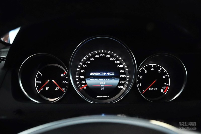 2014款奔驰c63amgedition507仪表板