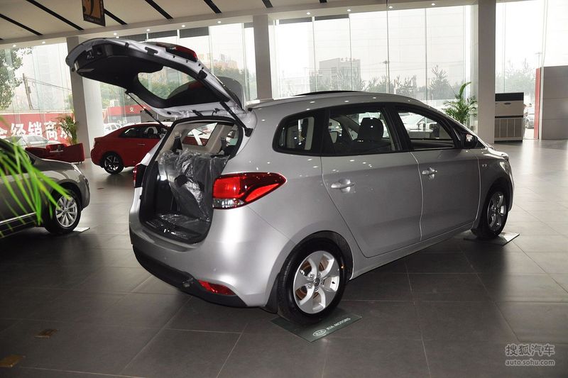 2013款起亚新佳乐20l7座自动标准版京v