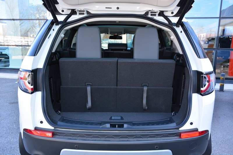 2018款 路虎发现神行 240ps hse版   行李箱空间     提示:支持键盘